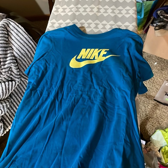 Adult small Nike - Picture 1 of 1